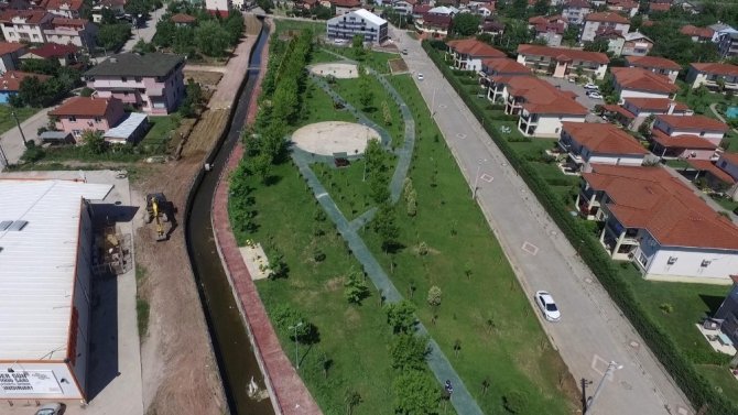 Kartepe’de kanal park projesi hızla ilerliyor