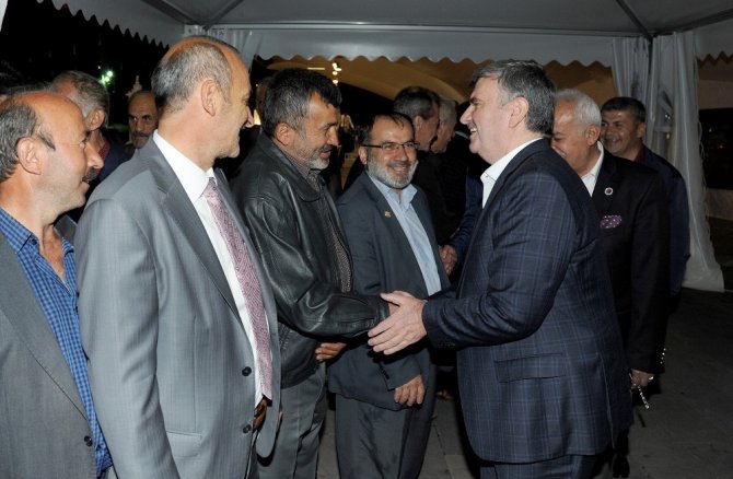 Başkan Akyürek, KİMSEV ve Meram Muhtarlar Derneği iftarına katıldı
