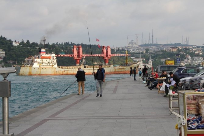 Rus askeri kargo gemisi İstanbul Boğazı’ndan geçti