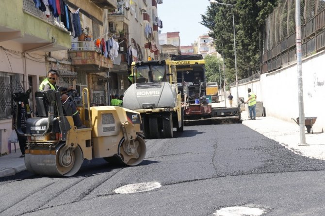 Akdeniz’de asfalt çalışmaları aralıksız sürüyor