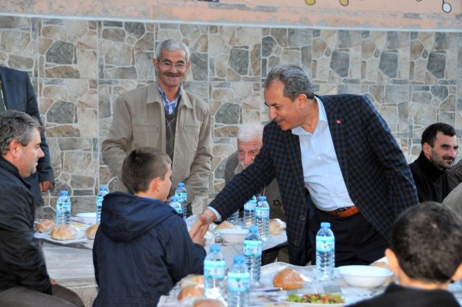 Akşehir’de mahalle iftarları geleneği sürüyor
