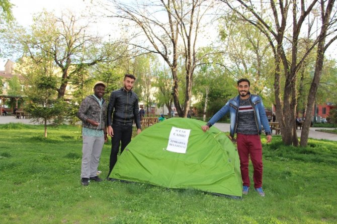 İftar çadırı kurulmamasına öğrencilerden tepki