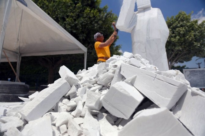 Çinli heykeltıraştan 15 Temmuz anısına "İnanıyorum" heykeli
