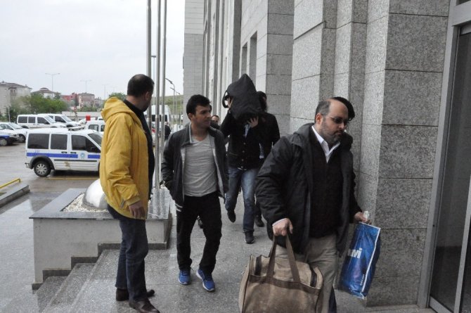 Gebze’de FETÖ’den gözaltına alınan 11 kişi adliyeye sevk edildi