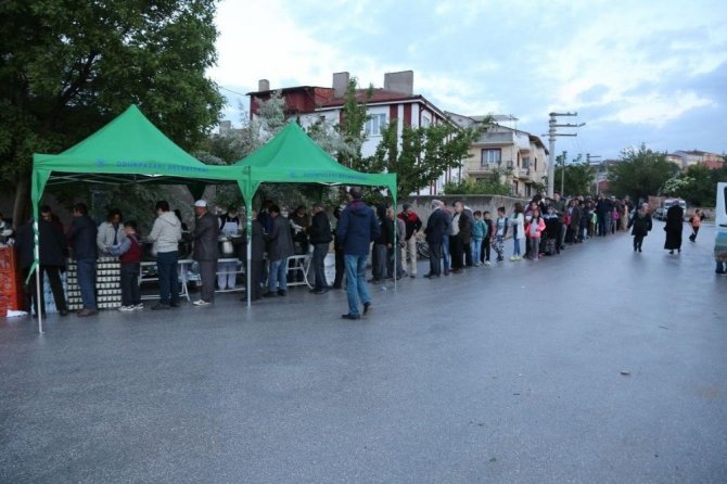 Odunpazarı Belediyesi iftar programlarına Erenköy Mahallesi’nde başladı