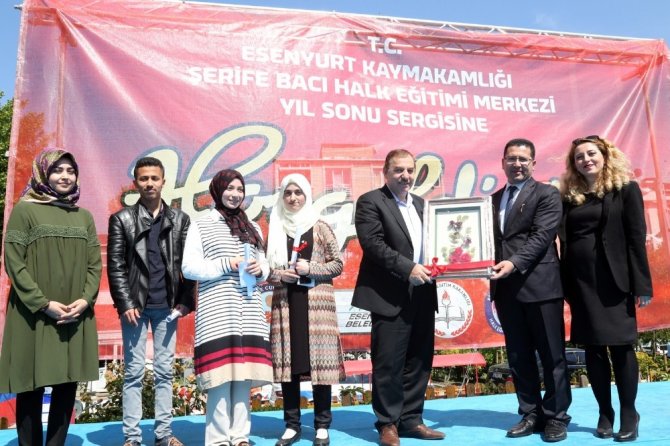 Kursiyerler, en güzel eserlerini sergiledi