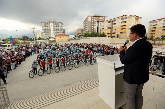 Merkezefendi Belediyesi’nden öğrencilere bisiklet