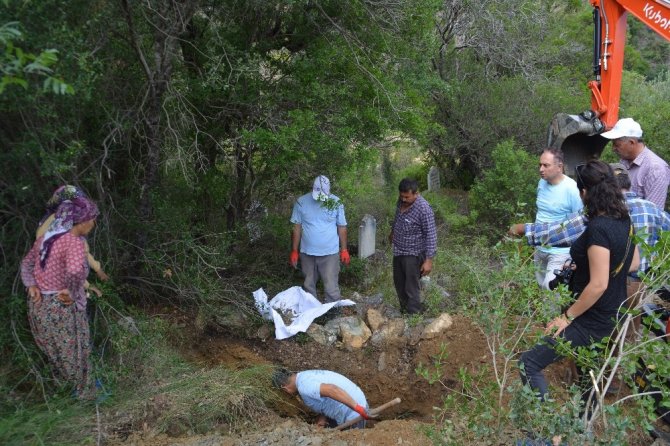 Antalya’da baraj altında kalacak 30 mezar nakledildi