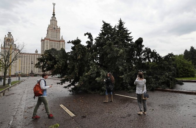 Moskova’da fırtına:13 ölü