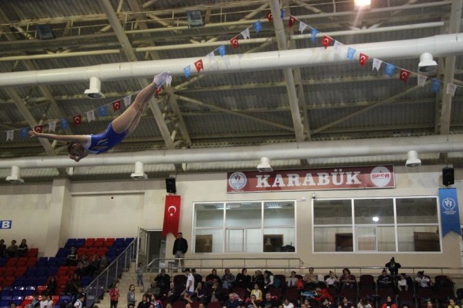 Trampolin Jimnastik okullar arası Türkiye birinciliği