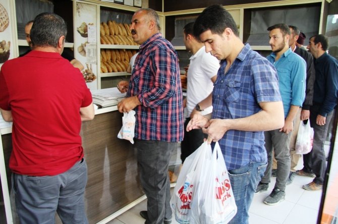Vatandaşlardan Doğuş Ekmek Fabrikasına destek
