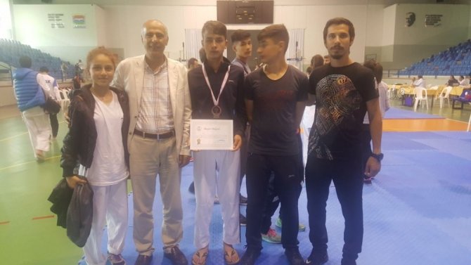 Taekwondo Türkiye Şampiyonasında iki derece birden