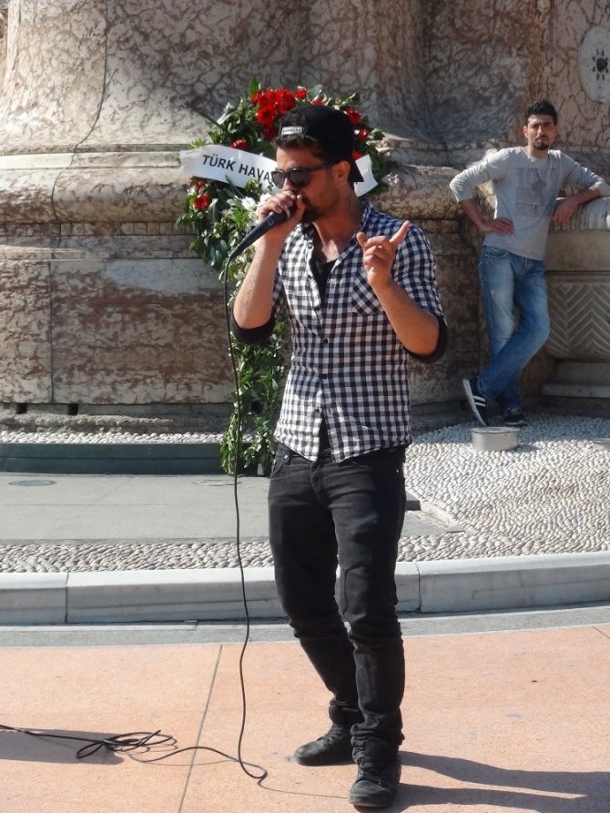 Yetenek Sizsiniz Ferit Aslan’dan Taksim’de “beatbox” şov