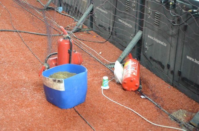 Medipol Başakşehir taraftarı birbirine girdi