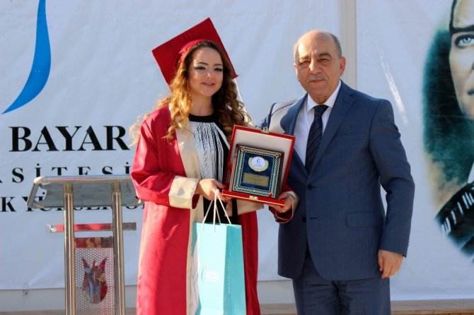 Salihli MYO 23.dönem mezunlarını uğurladı