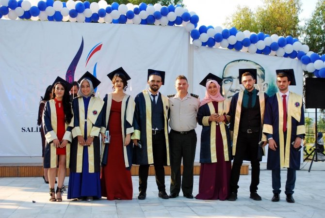Salihli MYO 23.dönem mezunlarını uğurladı