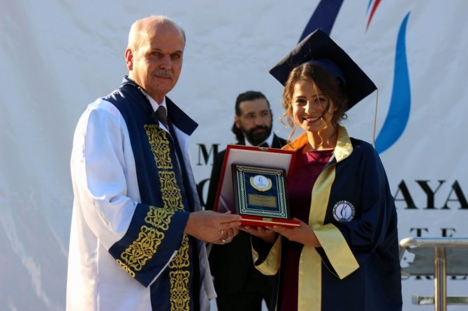 Salihli MYO 23.dönem mezunlarını uğurladı