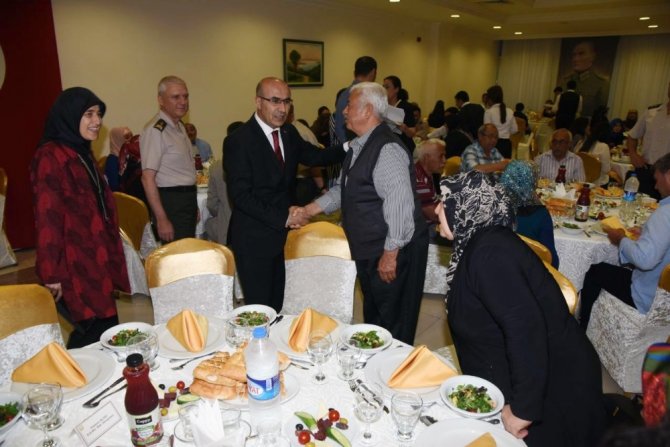 6. Mekanize Piyade Tümen ve Garnizon Komutanlığı’ndan şehit ailesi ve gazilere iftar