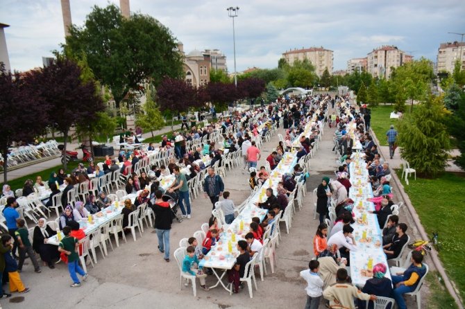 Aksaray’da 2 bin 500 kişi iftar sofrasında buluştu