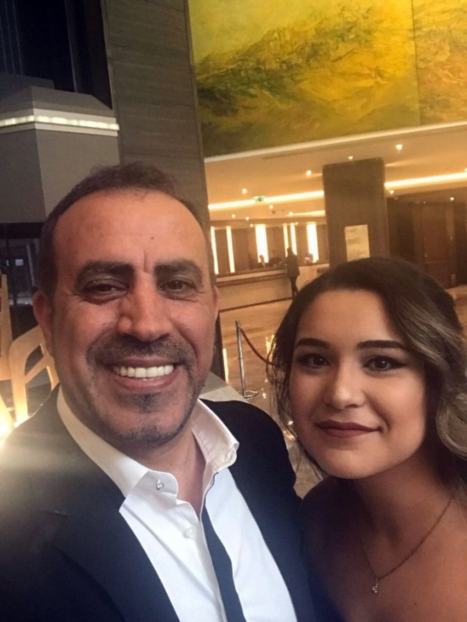 Haluk Levent takipçisinin isteğini kırmadı, kavalye oldu