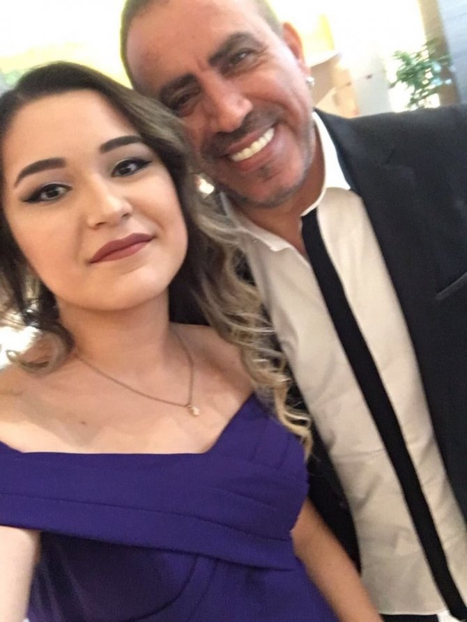 Haluk Levent takipçisinin isteğini kırmadı, kavalye oldu