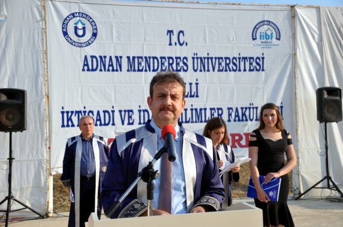 ADÜ Nazilli İİBF 1700 öğrencisini uğurladı