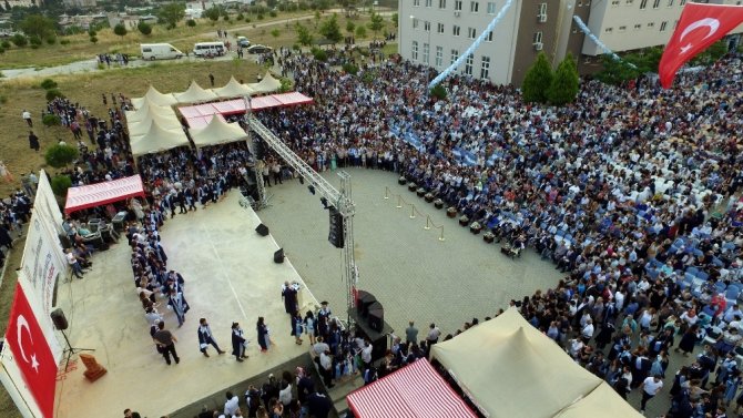 ADÜ Nazilli İİBF 1700 öğrencisini uğurladı