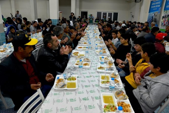 Sokak iftarlarının son adresi Gündüzler Mahallesi oldu