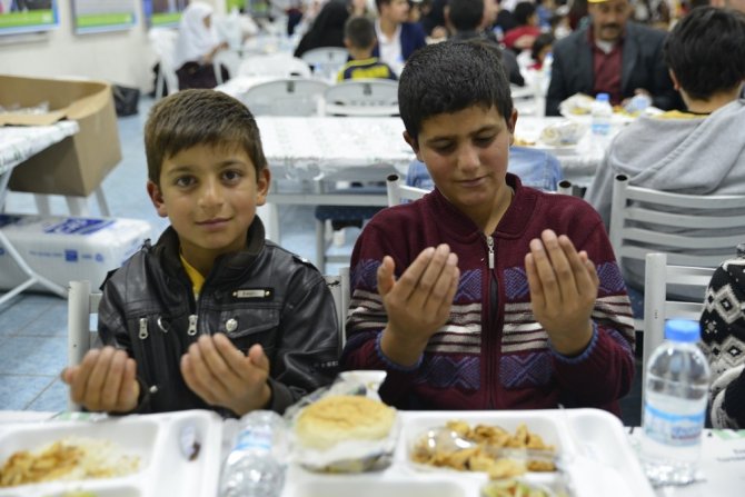 Sokak iftarlarının son adresi Gündüzler Mahallesi oldu