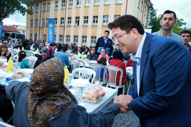 Aksaray Belediyesi 5 bin kişiye iftar yemeği verdi