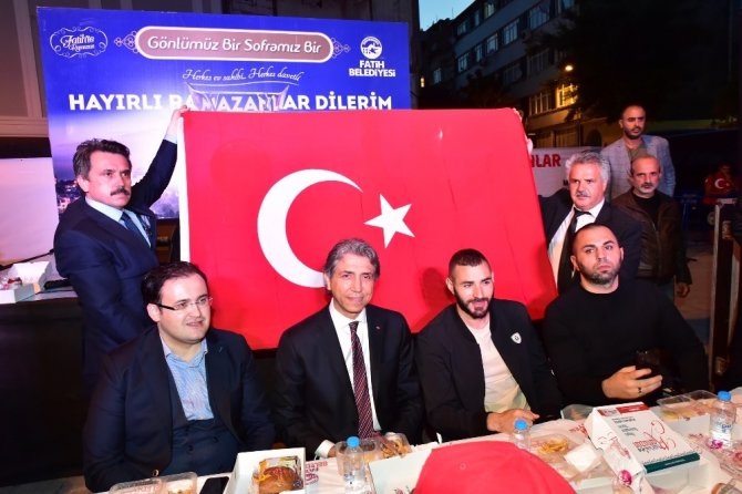 Benzema, Fatih’te iftar programına katıldı