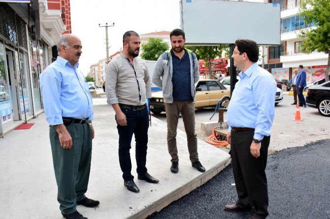 Aksaray Belediyesine vatandaşlardan asfalt teşekkürü