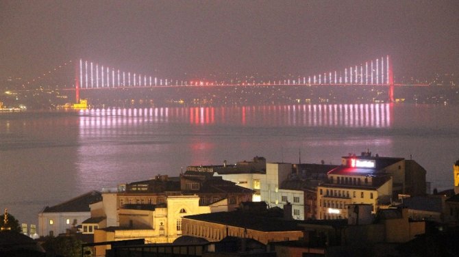 İstanbul’da gün doğumu mest etti