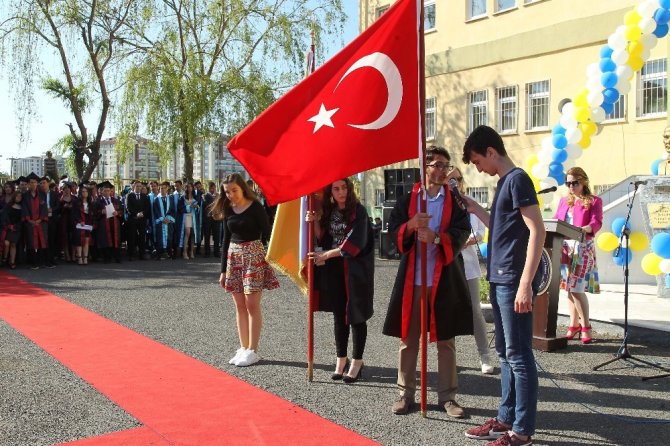 Liselilerin mezuniyet coşkusu