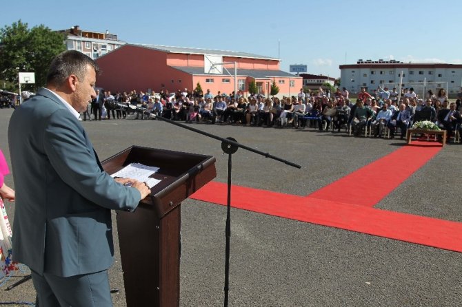 Liselilerin mezuniyet coşkusu