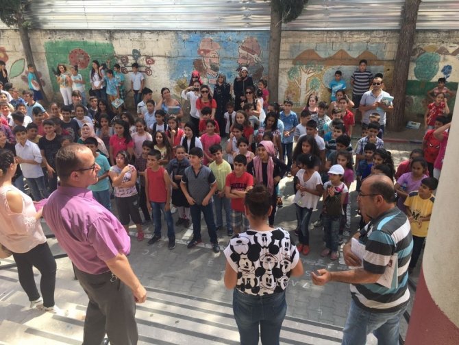 Adana Yüreğir Efendi Halil Ortaokulu’nda karne heyecanı