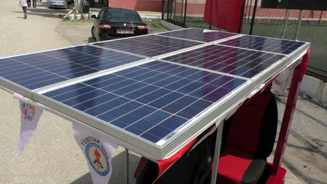Meslek liseli öğrenciler güneş enerjisiyle çalışan otomobil yaptı