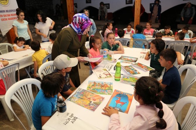 Çocukların yaptığı resimler ’Masal Müzesi’ni süsleyecek