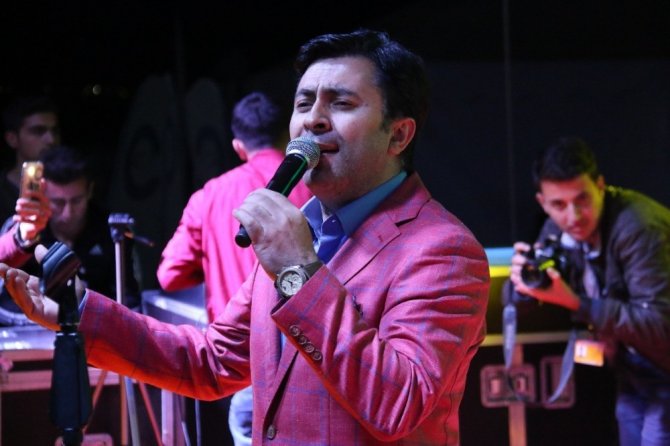 Edremit’te Abdurrahman Önül konseri