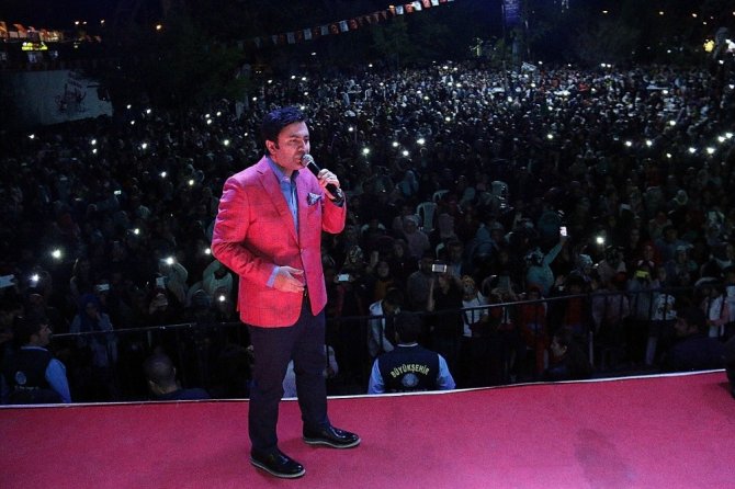 Edremit’te Abdurrahman Önül konseri