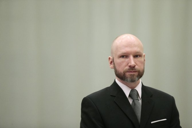 Seri katil Anders Behring Breivik adını Fjotolf Hansen olarak değiştirdi