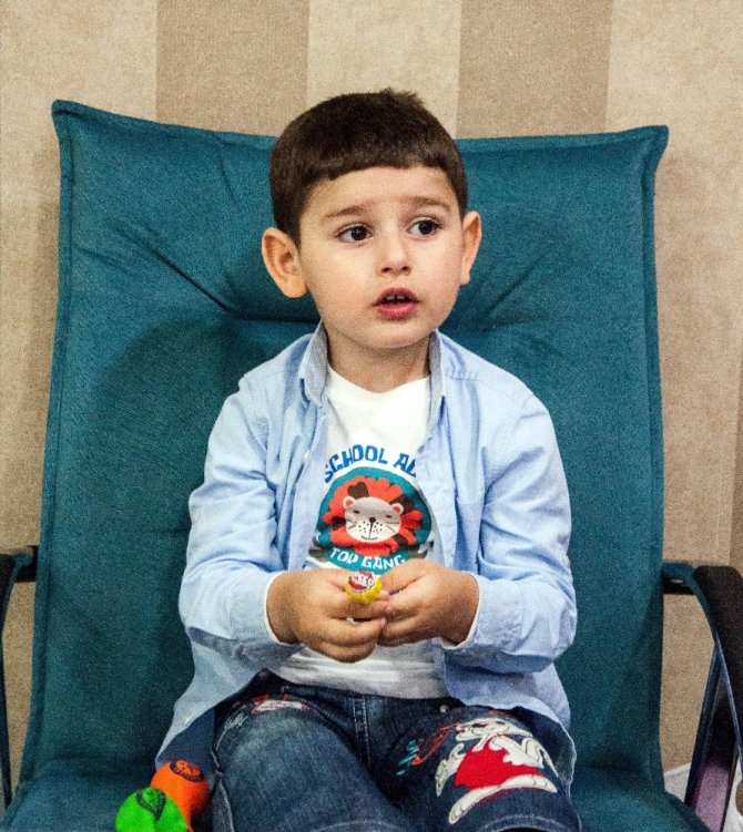 Doğuştan sünnetli 3 yaşındaki çocuk sağlığına kavuştu