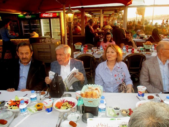 Anadolu Aydınlar Ocağı Başkanı İbrahim Öztek: "Dünyaya ve insanlığa faydalı olmak için çalışıyoruz"