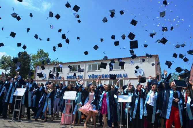 Fatsa MYO’da mezuniyet sevinci