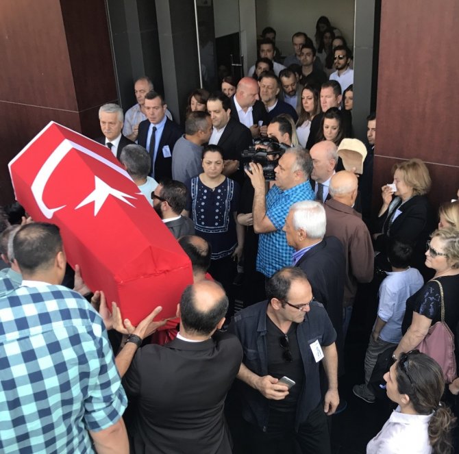 Duayen gazeteci Doğan Heper son yolculuğuna uğurlanıyor