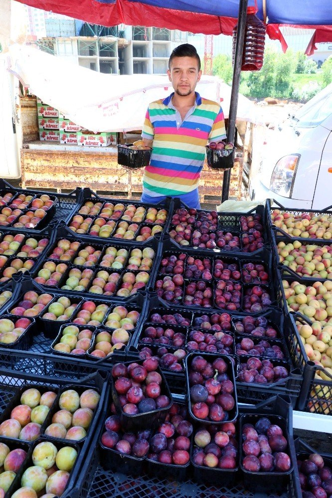 Yaz meyveleri Yozgat’ta tezgahları süslüyor