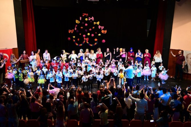 Adana Büyükşehir Belediyesi Gündüz Çocuk Bakımevi öğrencilerinden yıl sonu gösterisi