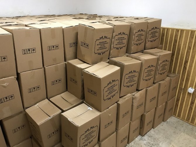 Akdağmadeni Belediyesi bin aileye gıda paketi dağıttı