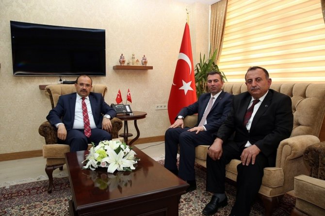 PTT Genel Müdür Yardımcısı Gürbüz Akbulut, Vali İsmail Ustaoğlu’nu ziyaret etti