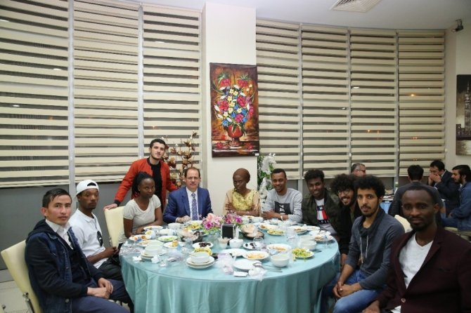 Bayburt Üniversitesi’nden yerli ve yabancı uyruklu öğrencilere iftar
